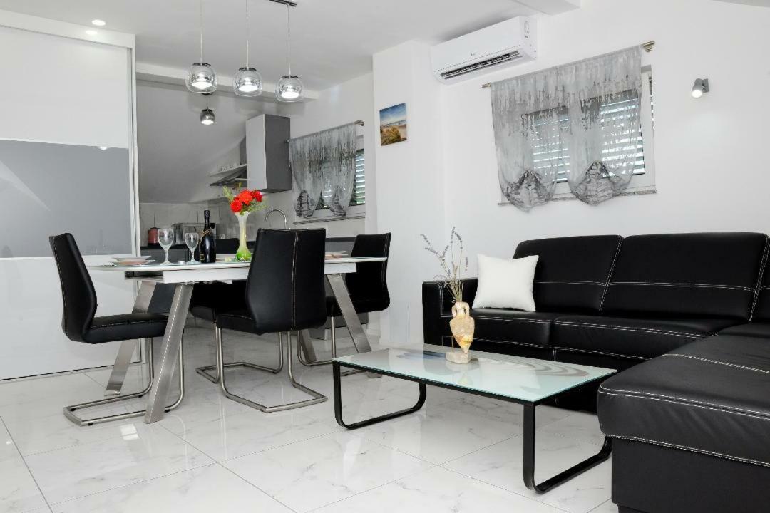 Olive Apartment *